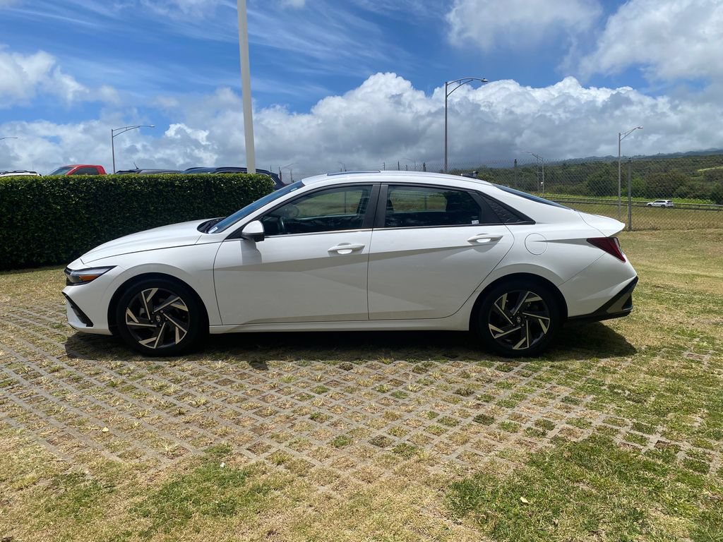 Certified 2024 Hyundai Elantra Limited FWD image 4