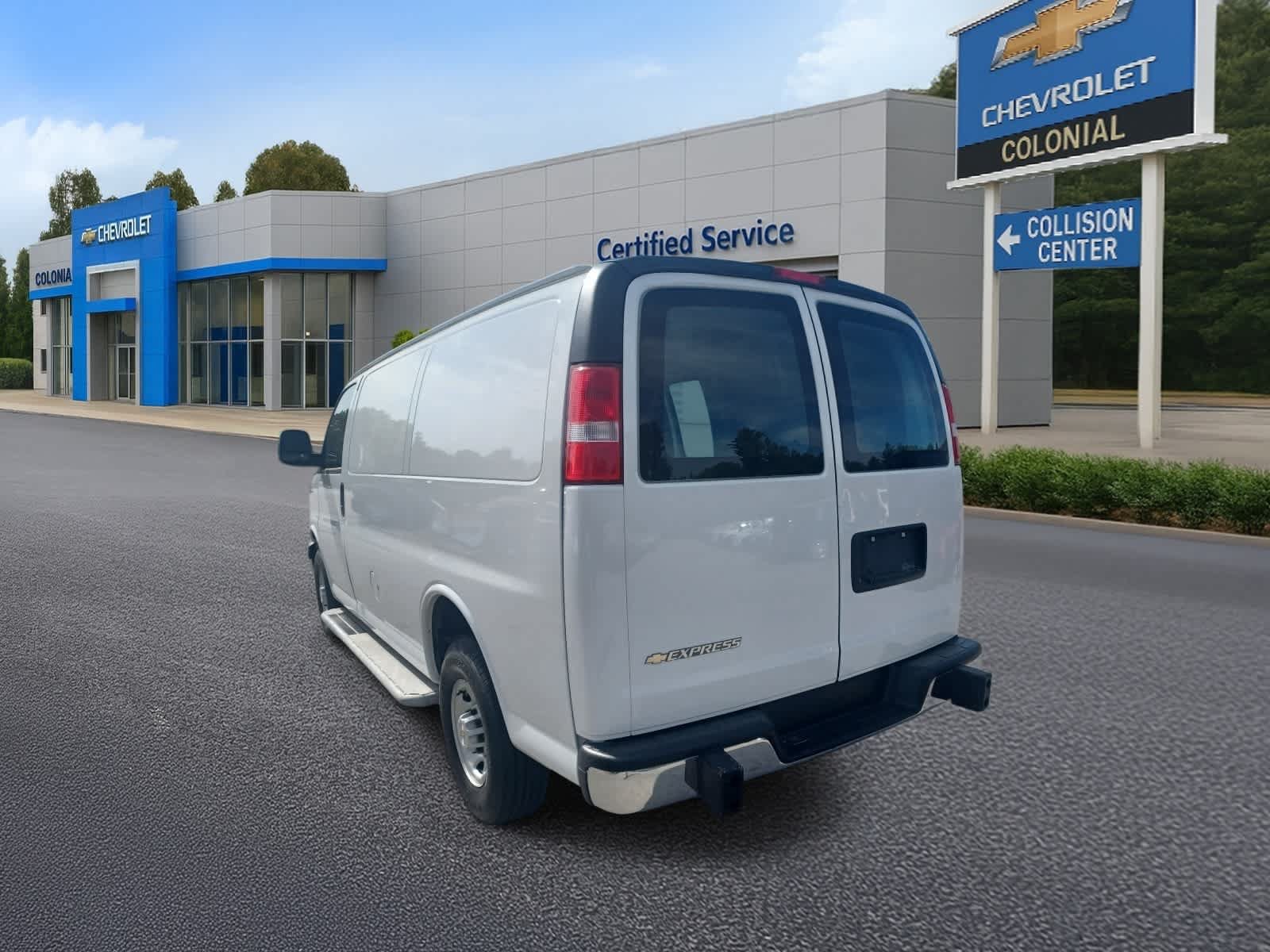 Used 2024 Chevrolet Express 2500 w/ Driver Convenience Package RWD image 5