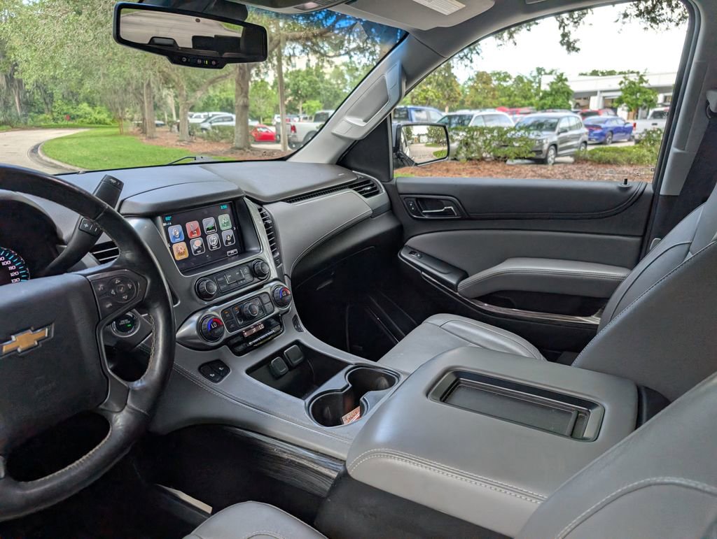 Used 2019 Chevrolet Tahoe LT w/ Luxury Package AWD/4WD image 11