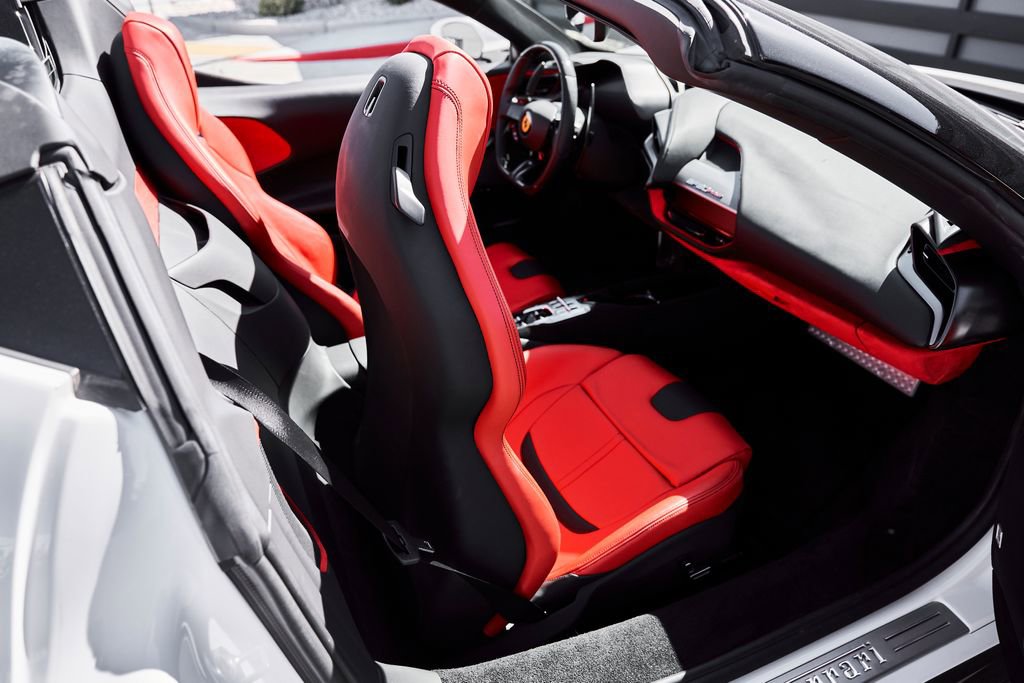 Used 2024 Ferrari SF90 Spider image 48