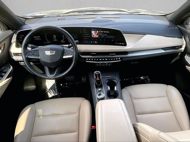 Certified 2024 Cadillac XT4 Luxury w/ Cold Weather Package FWD image 16