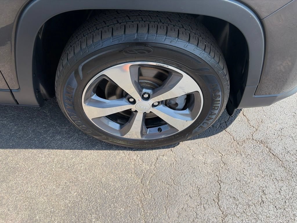 Used 2019 Jeep Cherokee Limited AWD/4WD image 20