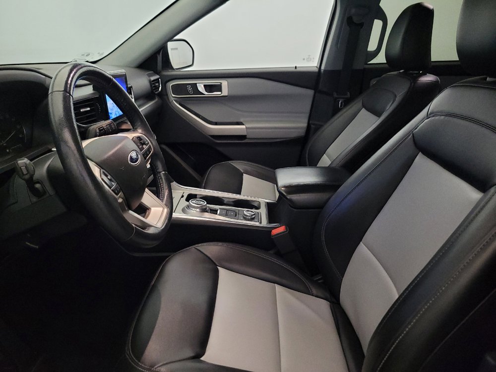 Used 2022 Ford Explorer XLT w/ Equipment Group 202A AWD/4WD image 17