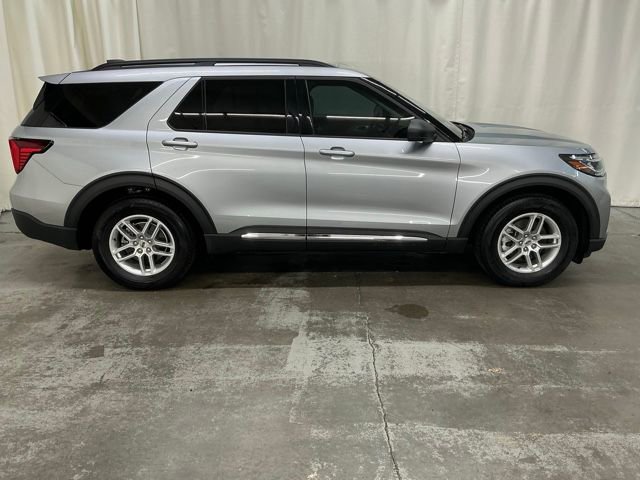 Used 2025 Ford Explorer Active w/ Active Comfort Package RWD image 2
