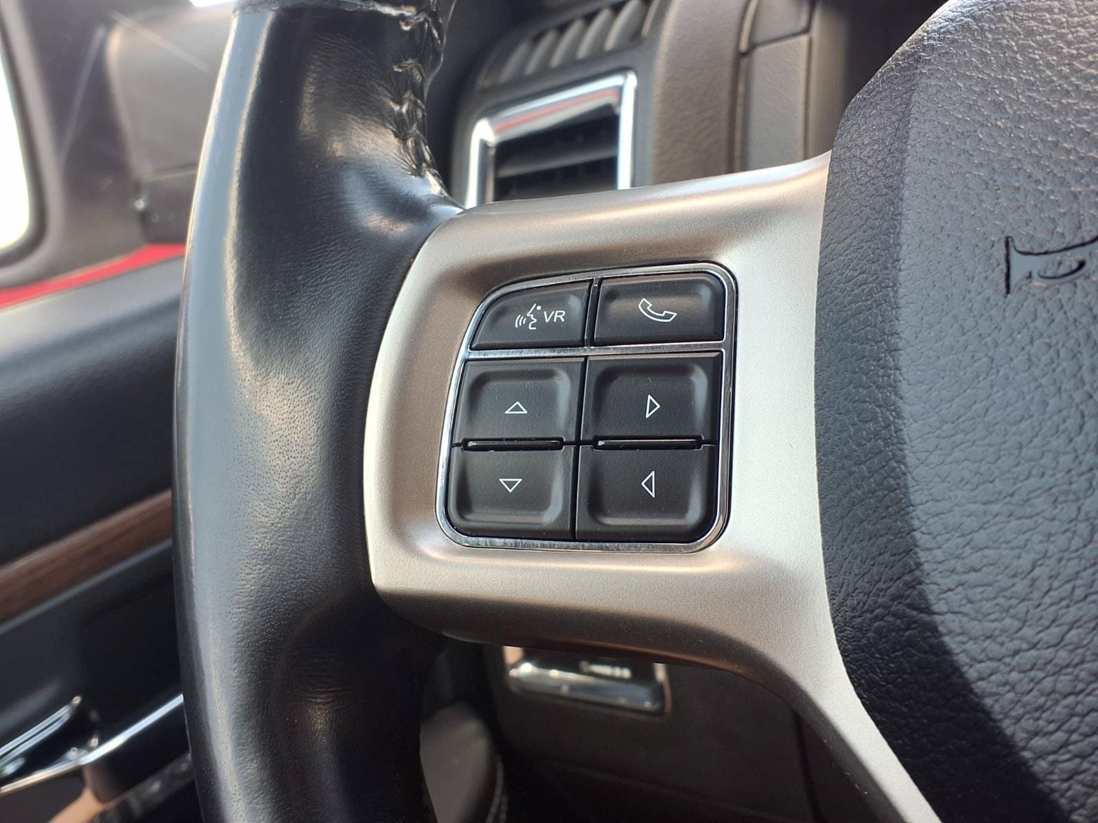 Used 2018 RAM 1500 Laramie w/ Convenience Group AWD/4WD image 29