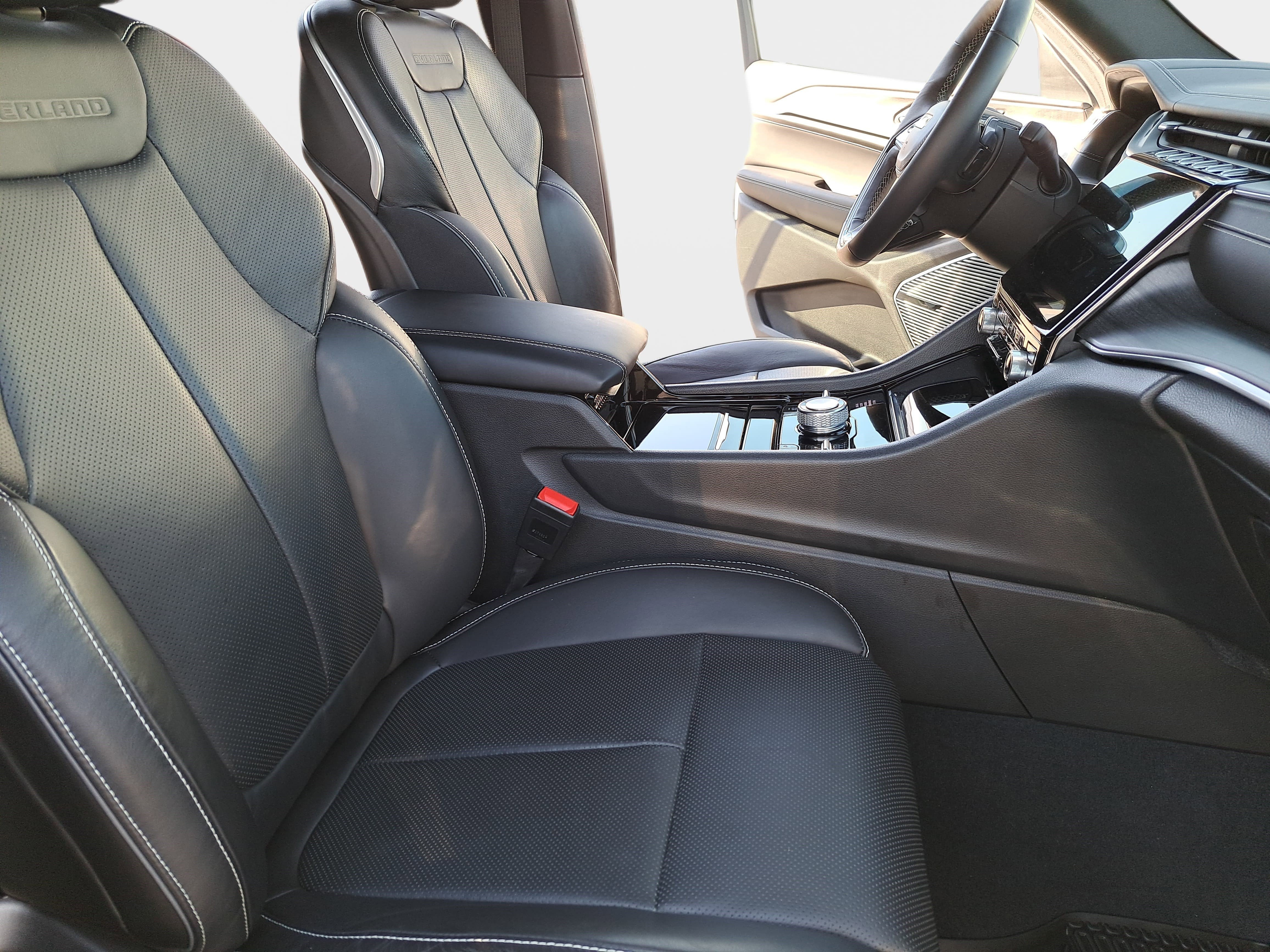 Used 2023 Jeep Grand Cherokee Overland w/ Advanced Protech Group III image 10