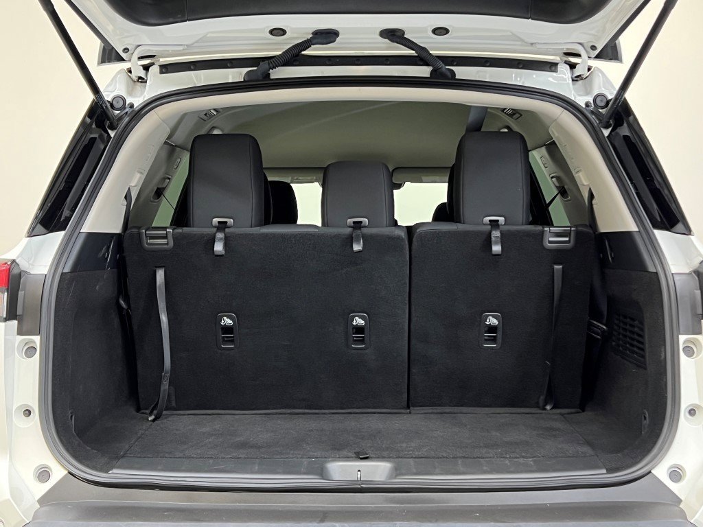 Used 2024 Nissan Pathfinder SV image 7