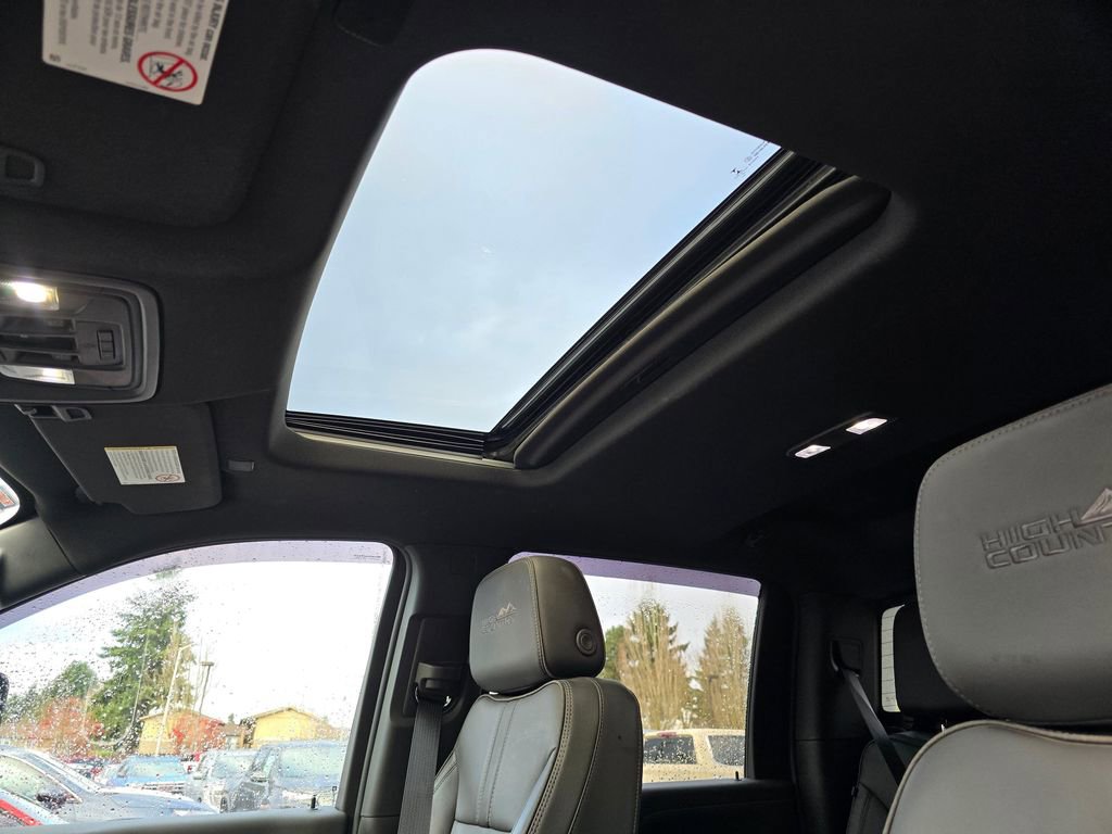 Used 2023 Chevrolet Silverado 3500 High Country image 32