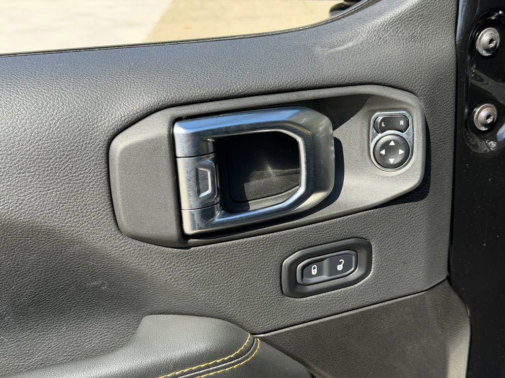 Used 2025 Jeep Wrangler Unlimited Sahara w/ Safety Group image 14