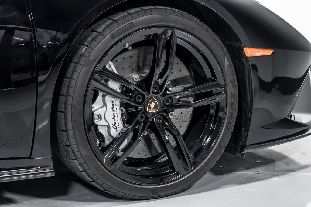 Used 2020 Lamborghini Huracan EVO RWD image 44