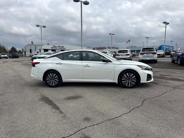 Used 2024 Nissan Altima 2.5 SV image 3