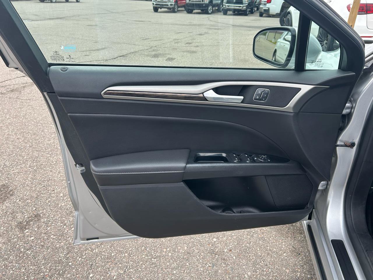 Used 2014 Ford Fusion SE w/ Equipment Group 202A FWD image 14