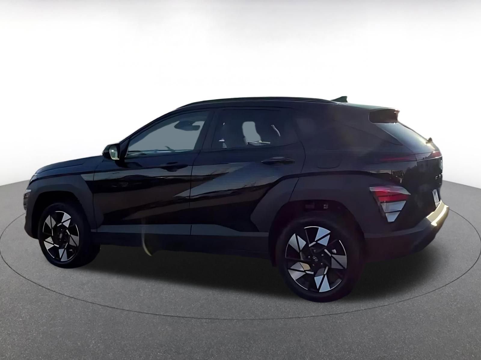 Used 2025 Hyundai Kona SEL image 9