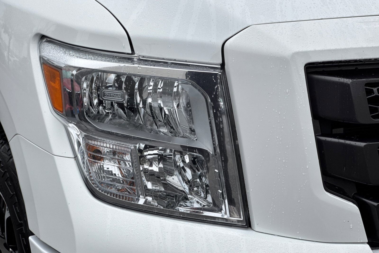 Used 2023 Nissan Titan SV image 10