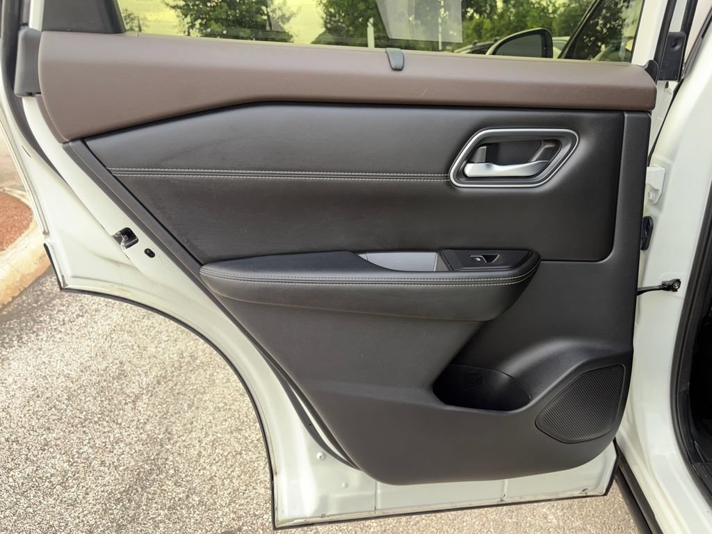 Certified 2023 Nissan Rogue Platinum FWD image 27