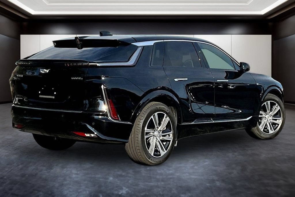 Certified 2025 Cadillac Lyriq Luxury w/ LPO, Floor Liner Package AWD/4WD image 6
