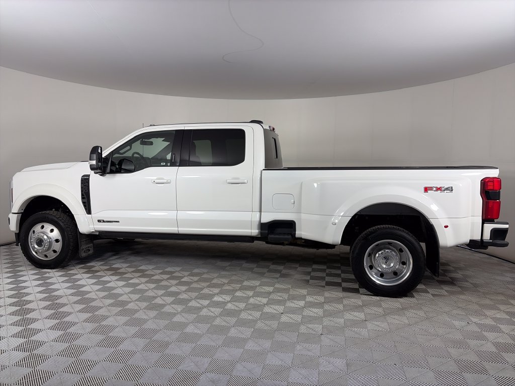 Certified 2026 Ford F450 Platinum w/ FX4 Off-Road Package AWD/4WD image 4