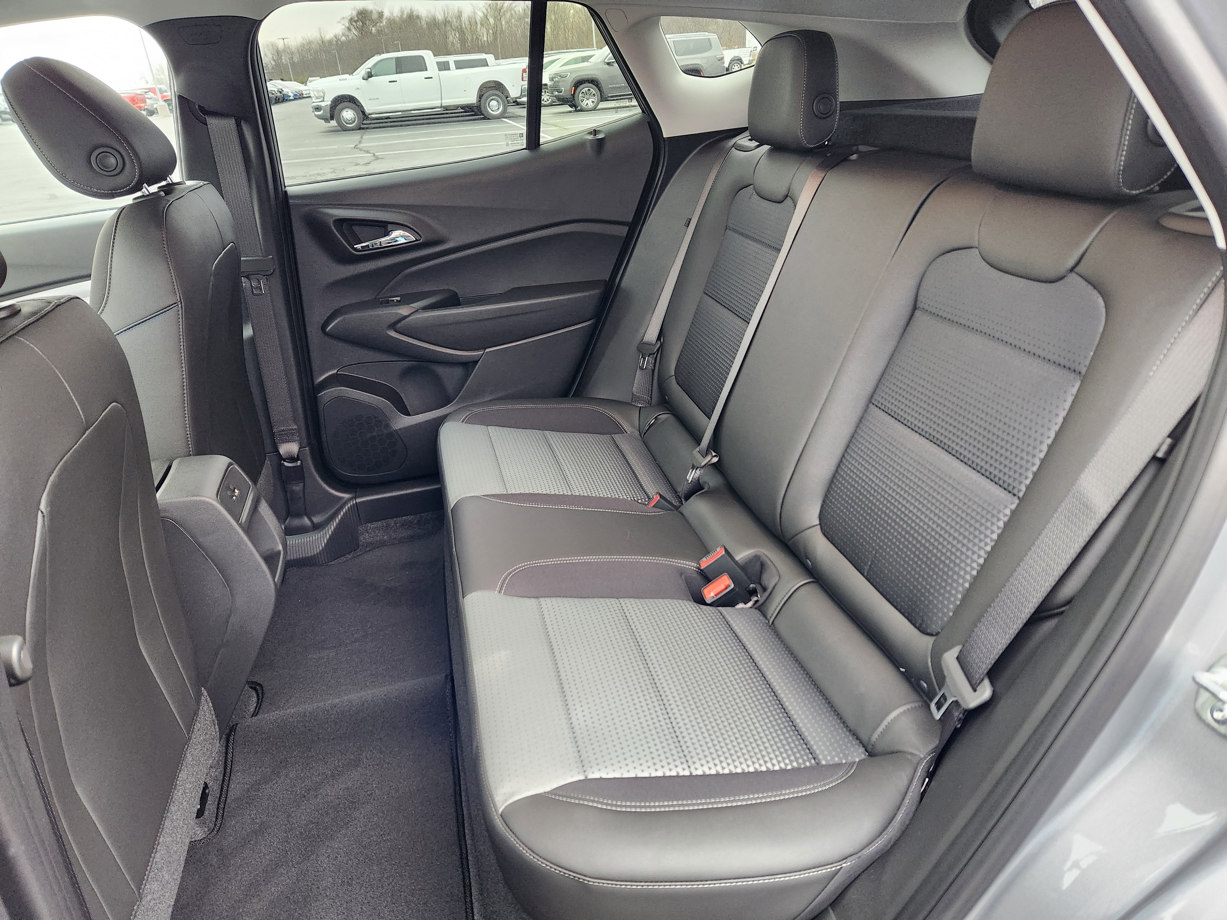 New 2026 Chevrolet Trax LT w/ Sunroof Package image 8