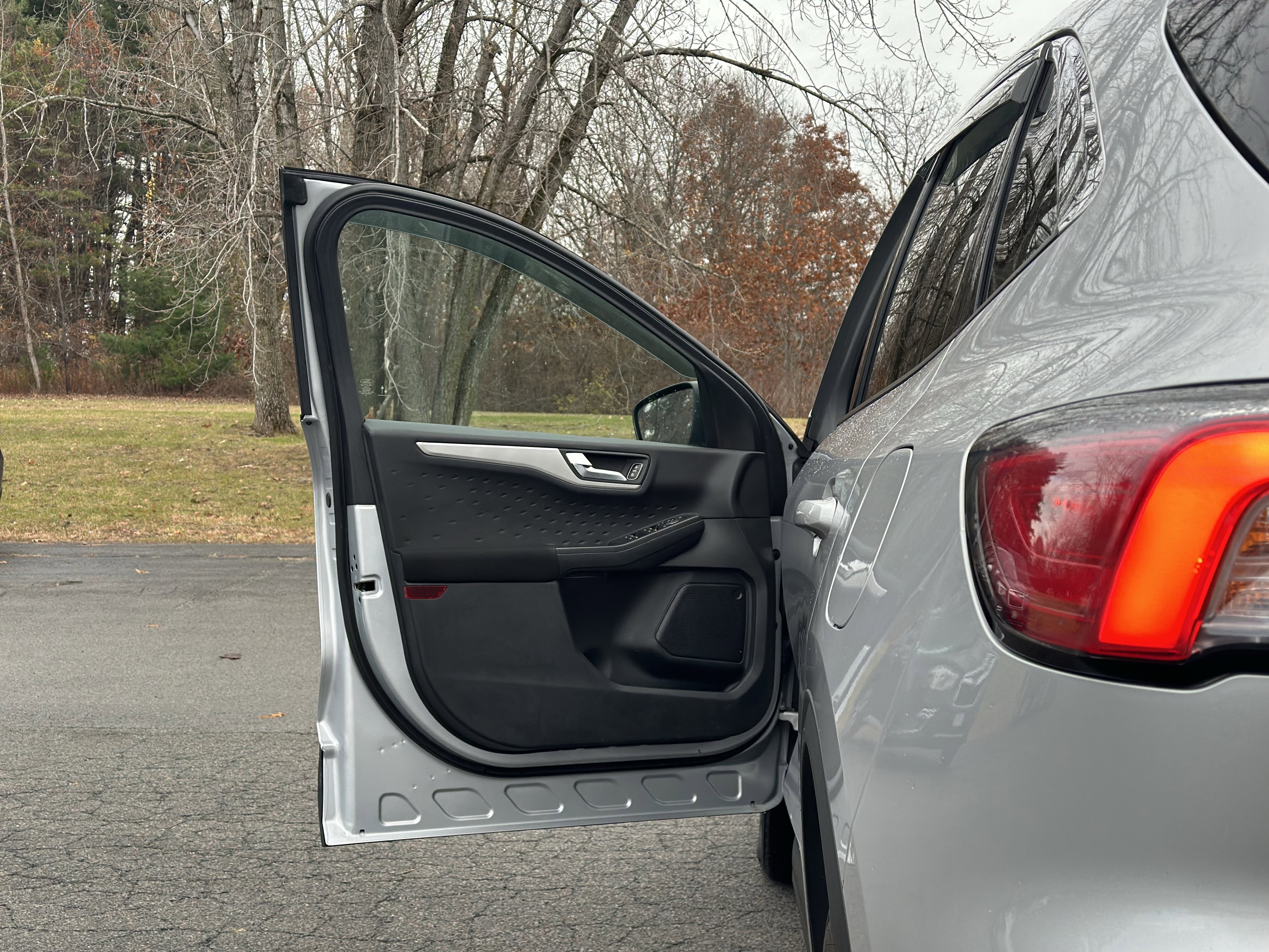 Used 2020 Ford Escape SE image 20