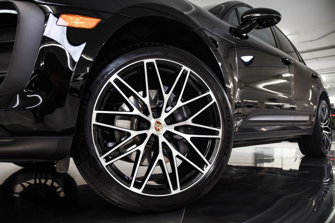 Certified 2026 Porsche Macan image 12