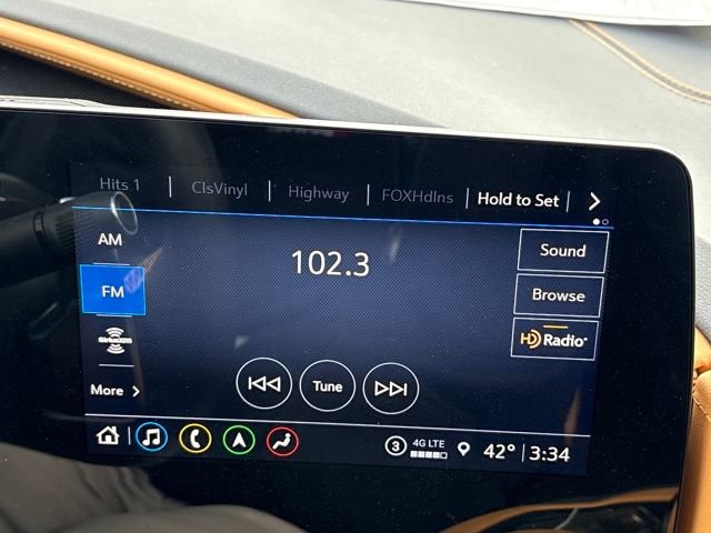 Used 2022 Chevrolet Corvette Stingray w/ Engine Appearance Package image 17