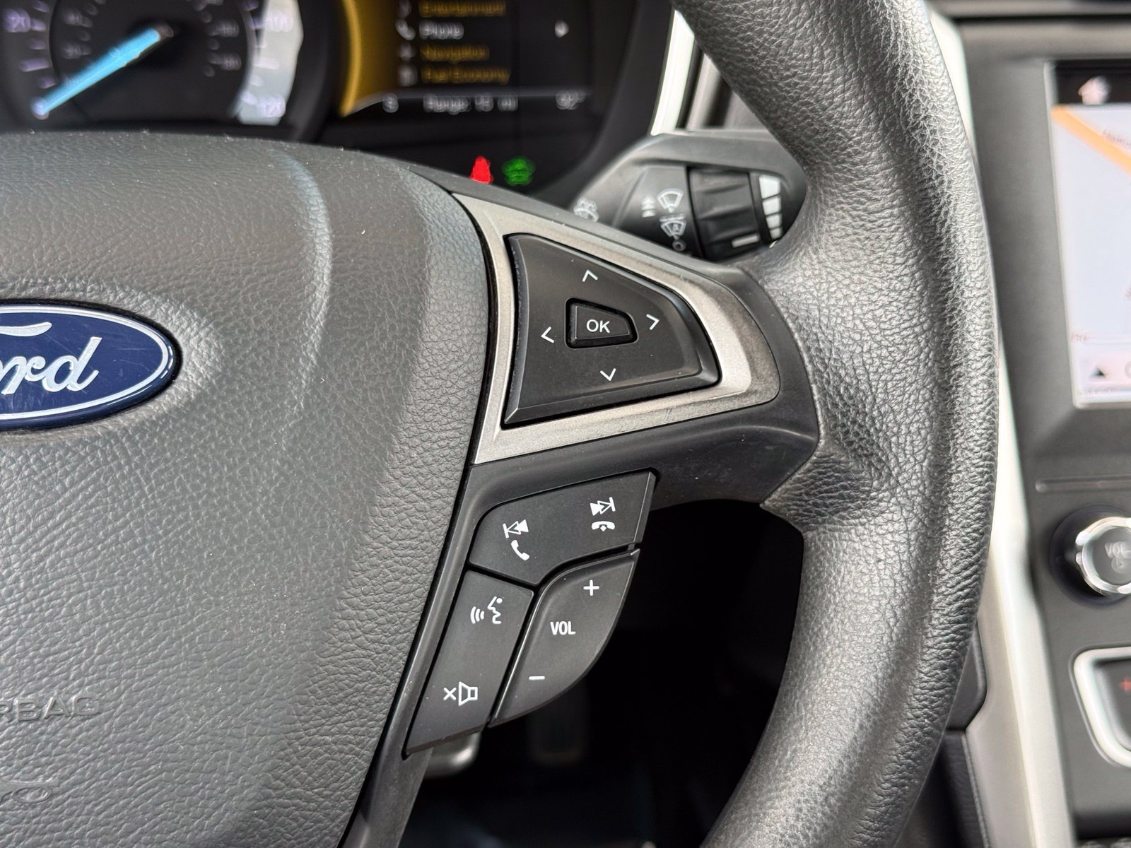 Used 2019 Ford Fusion SE FWD image 25