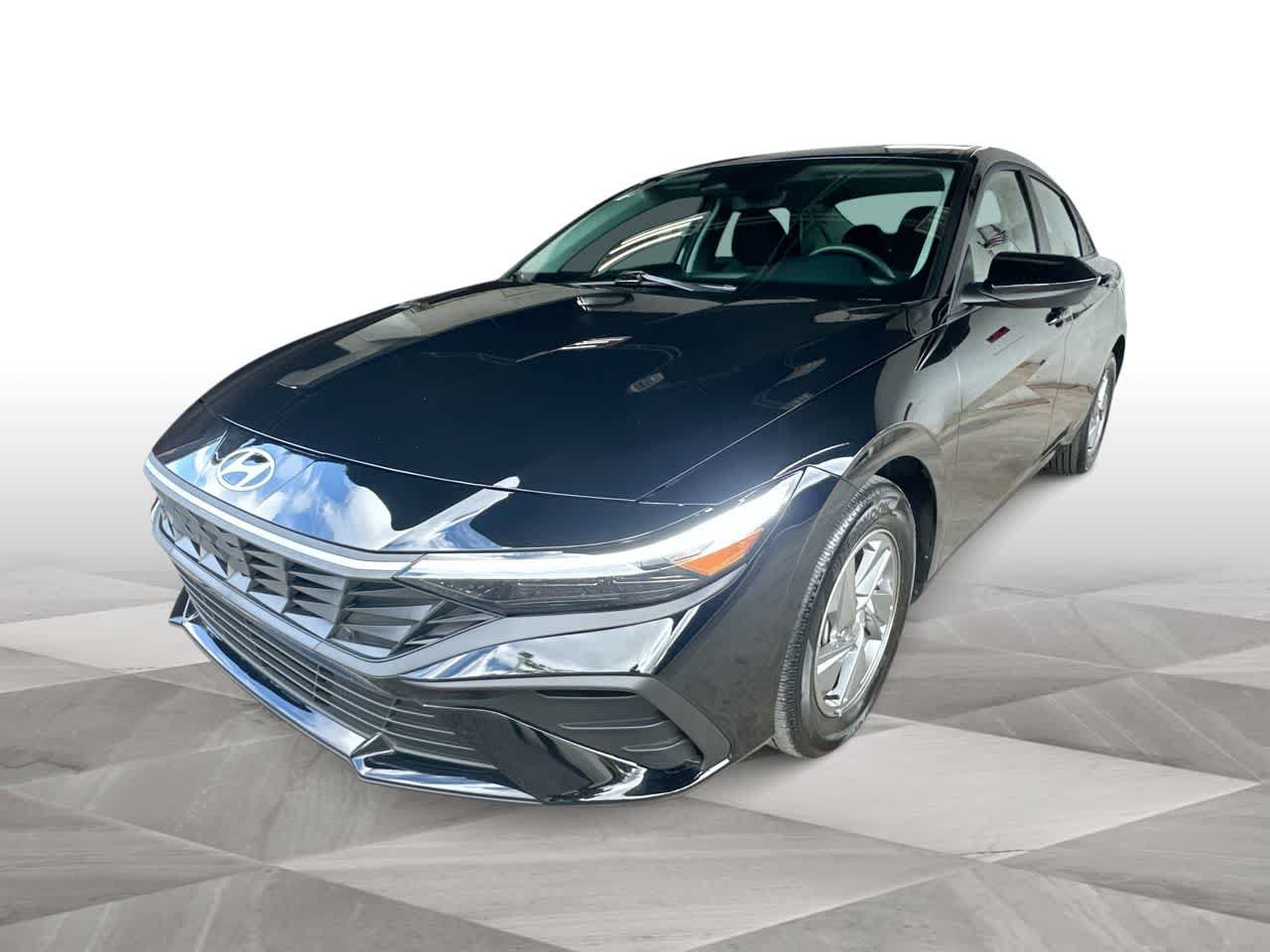 Used 2026 Hyundai Elantra SE FWD image 4