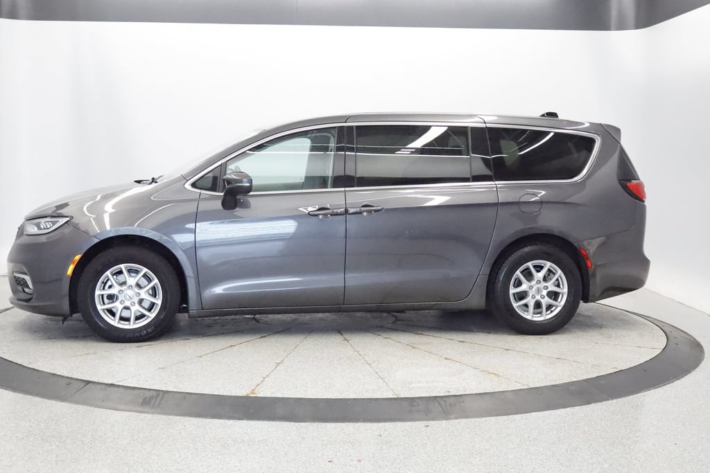 Certified 2023 Chrysler Pacifica Touring-L FWD image 2