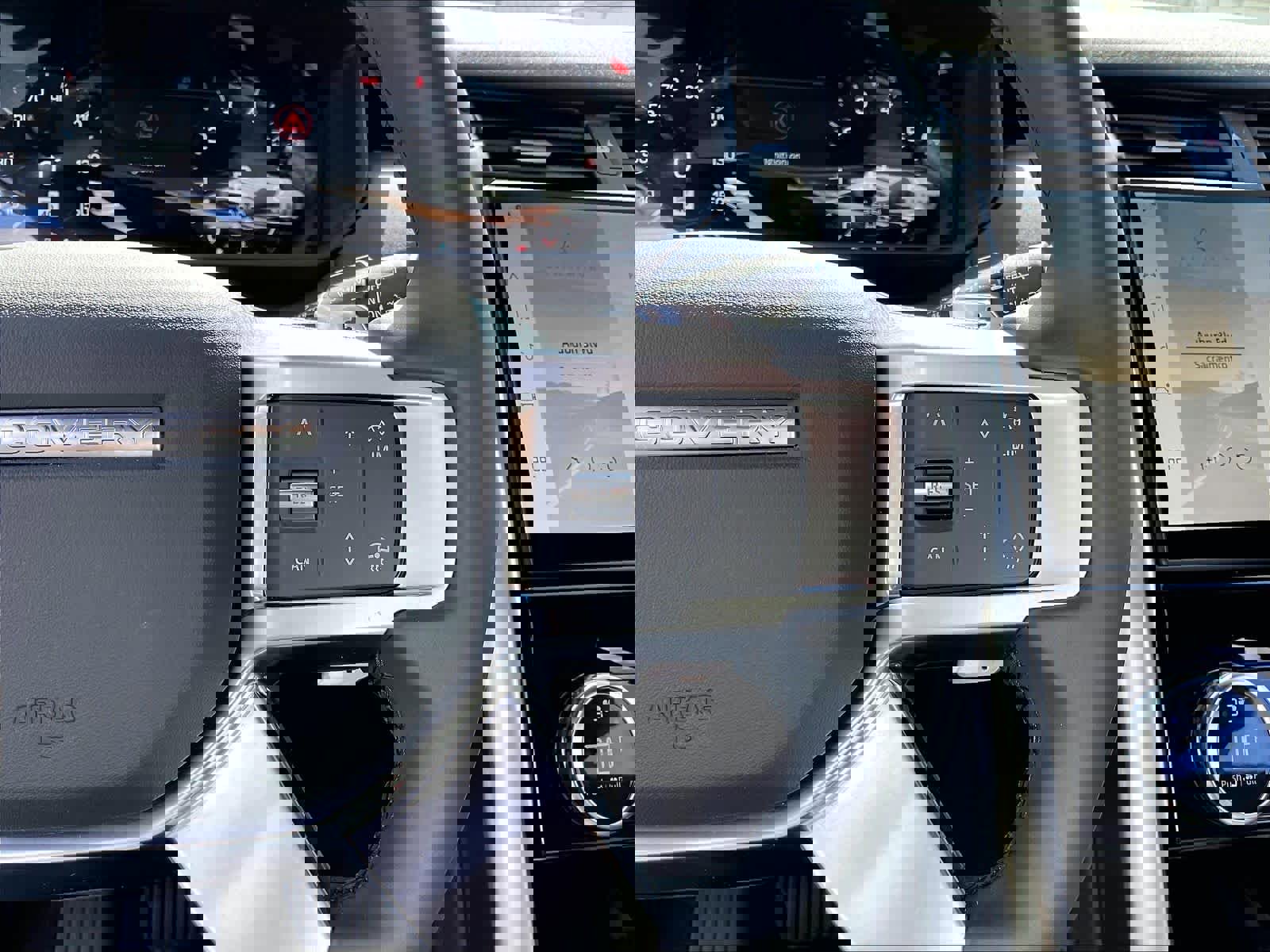 Used 2025 Land Rover Discovery S image 20