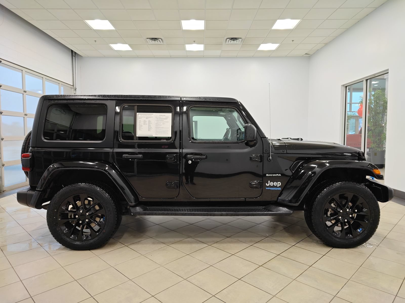 Used 2022 Jeep Wrangler Unlimited Sahara AWD/4WD image 2