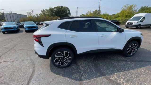 New 2025 Chevrolet Trax RS w/ Sunroof Package image 2