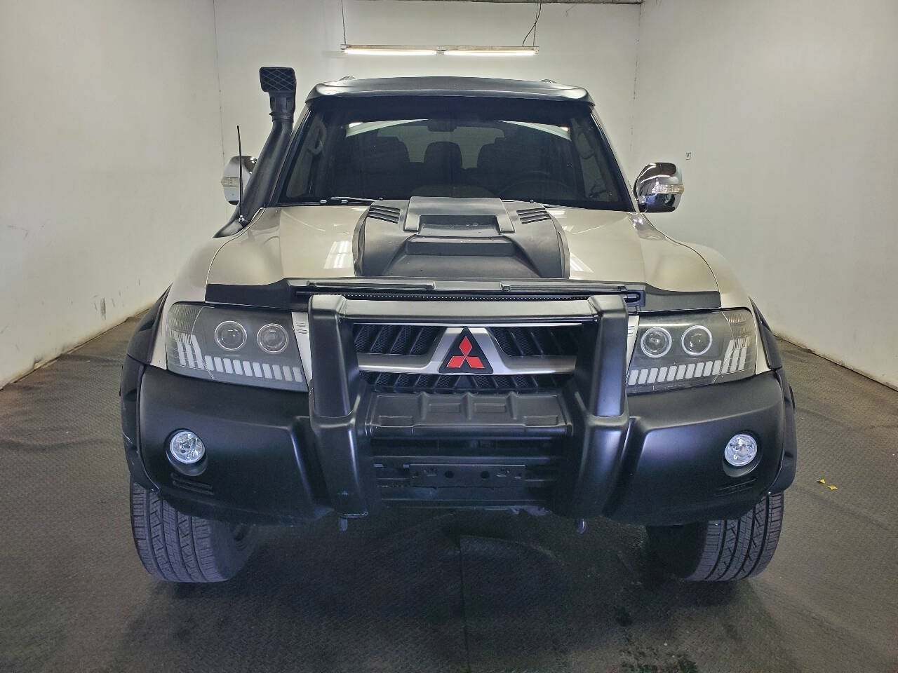 Used 2004 Mitsubishi Montero Limited AWD/4WD image 2