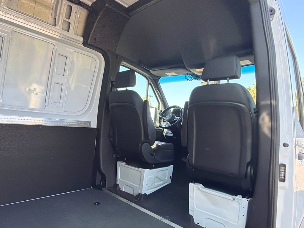 Used 2025 Mercedes-Benz Sprinter 2500 image 19
