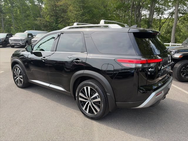 Used 2024 Nissan Pathfinder Platinum w/ Cargo Package AWD/4WD image 4