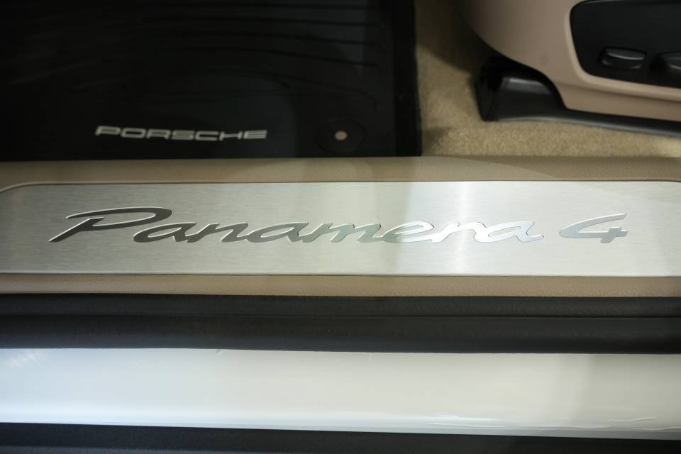 Certified 2025 Porsche Panamera 4 AWD/4WD image 33