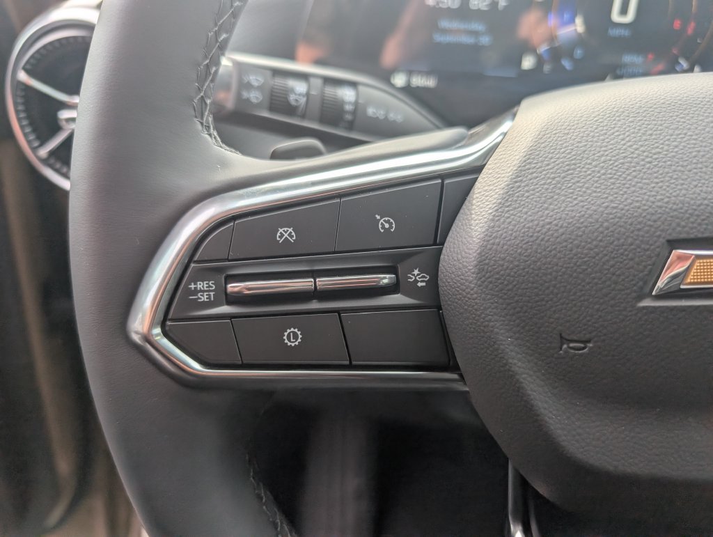 New 2027 Chevrolet Equinox LT w/ Convenience Package II FWD image 16