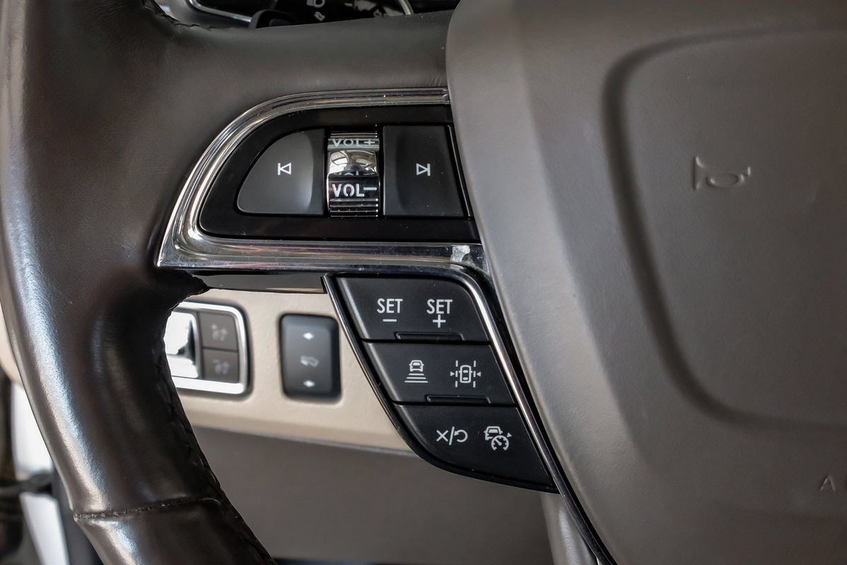 Used 2023 Lincoln Navigator L Reserve AWD/4WD image 16
