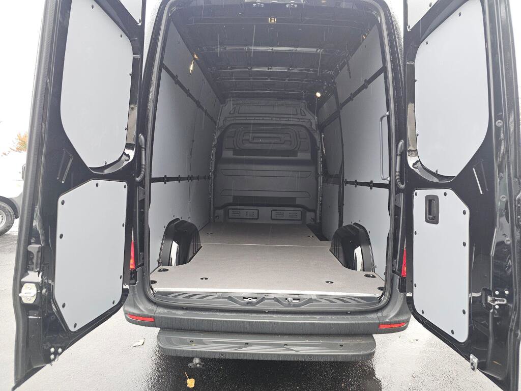 New 2025 Mercedes-Benz Sprinter 2500 image 12