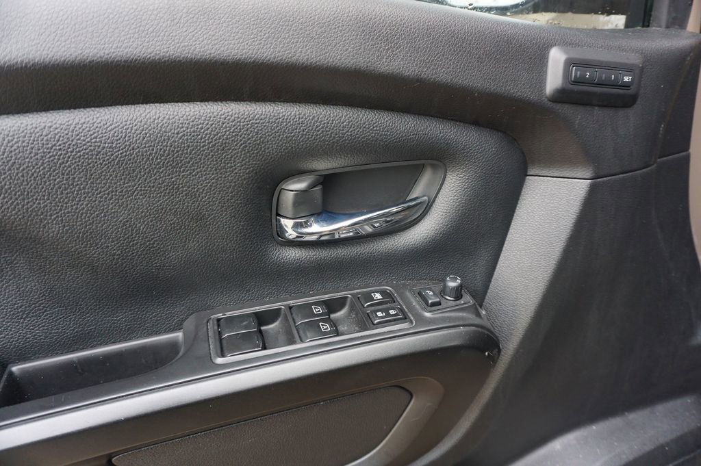 Used 2021 Nissan Titan PRO-4X w/ Pro-4x Convenience Package image 4