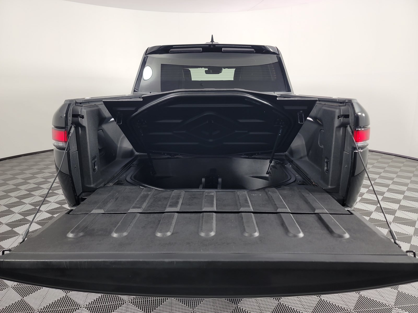 Used 2023 Rivian R1T Adventure Quad AWD/4WD image 15