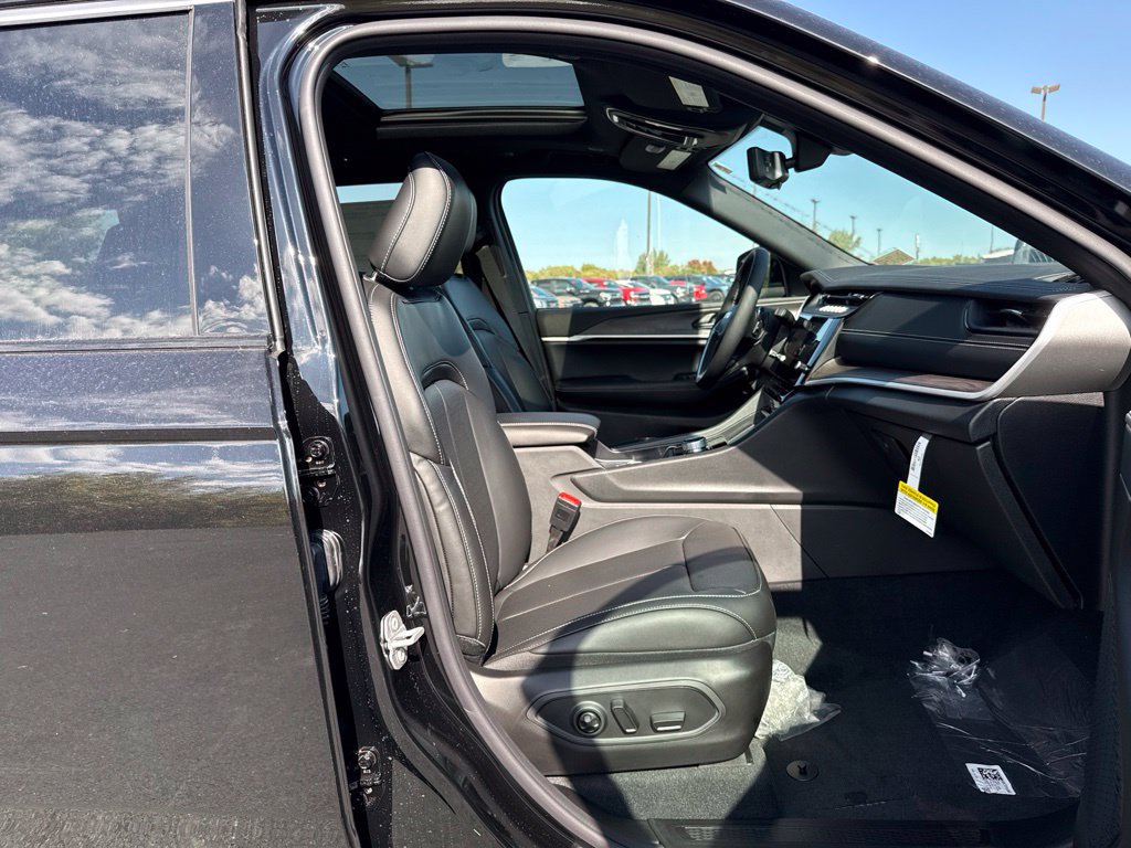 New 2027 Jeep Grand Cherokee L Limited AWD/4WD image 11