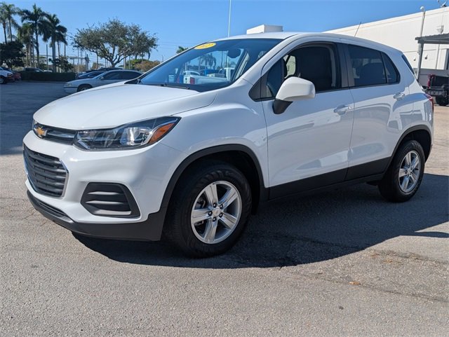 Used 2022 Chevrolet Trax LS w/ Tint and Cruise Package image 3