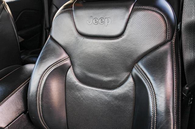 Used 2017 Jeep Cherokee Limited w/ Luxury Group image 24