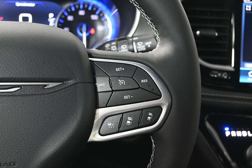 New 2027 Chrysler Pacifica Select FWD image 38