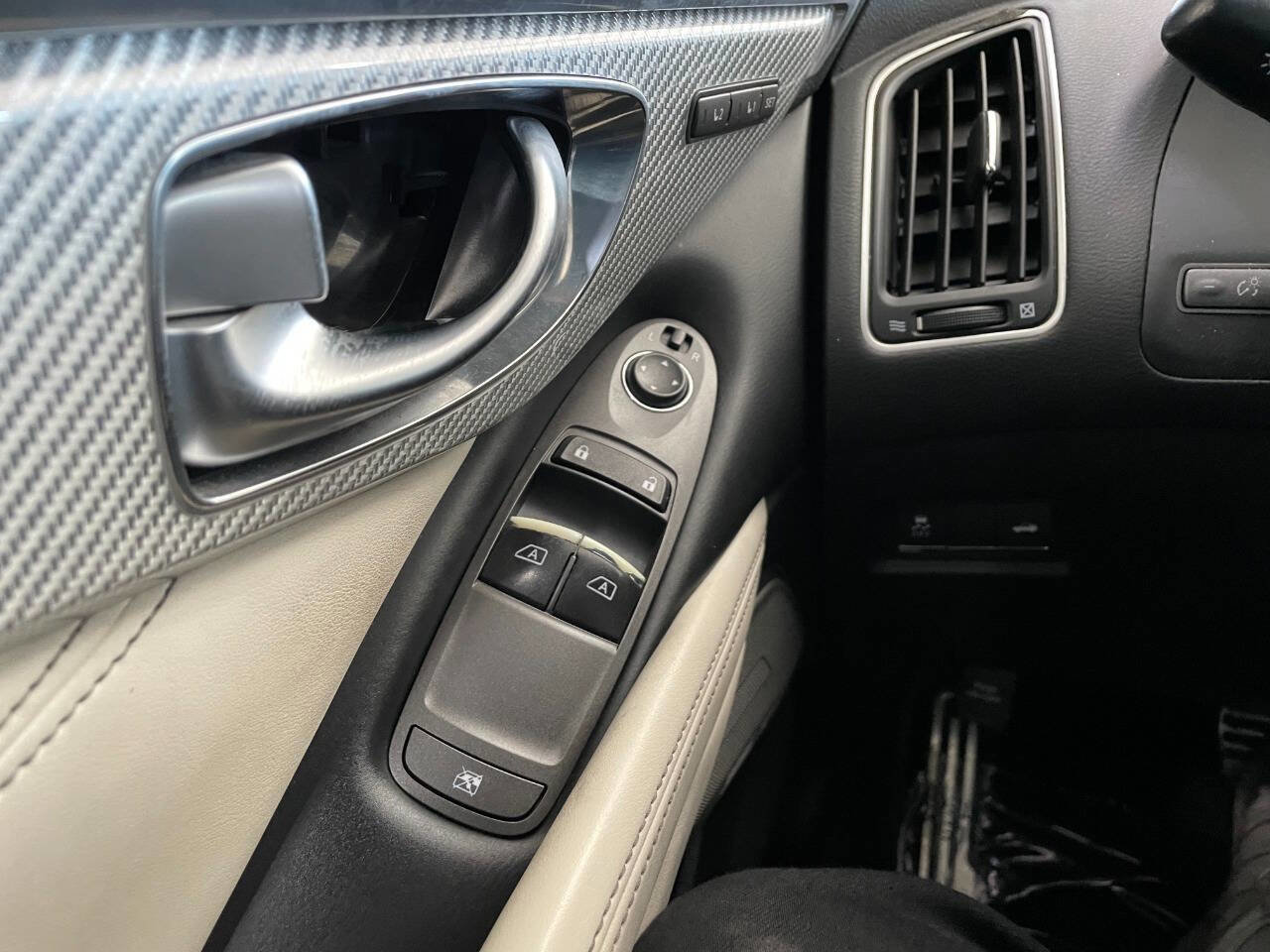 Used 2017 INFINITI Q60 Red Sport 400 image 39