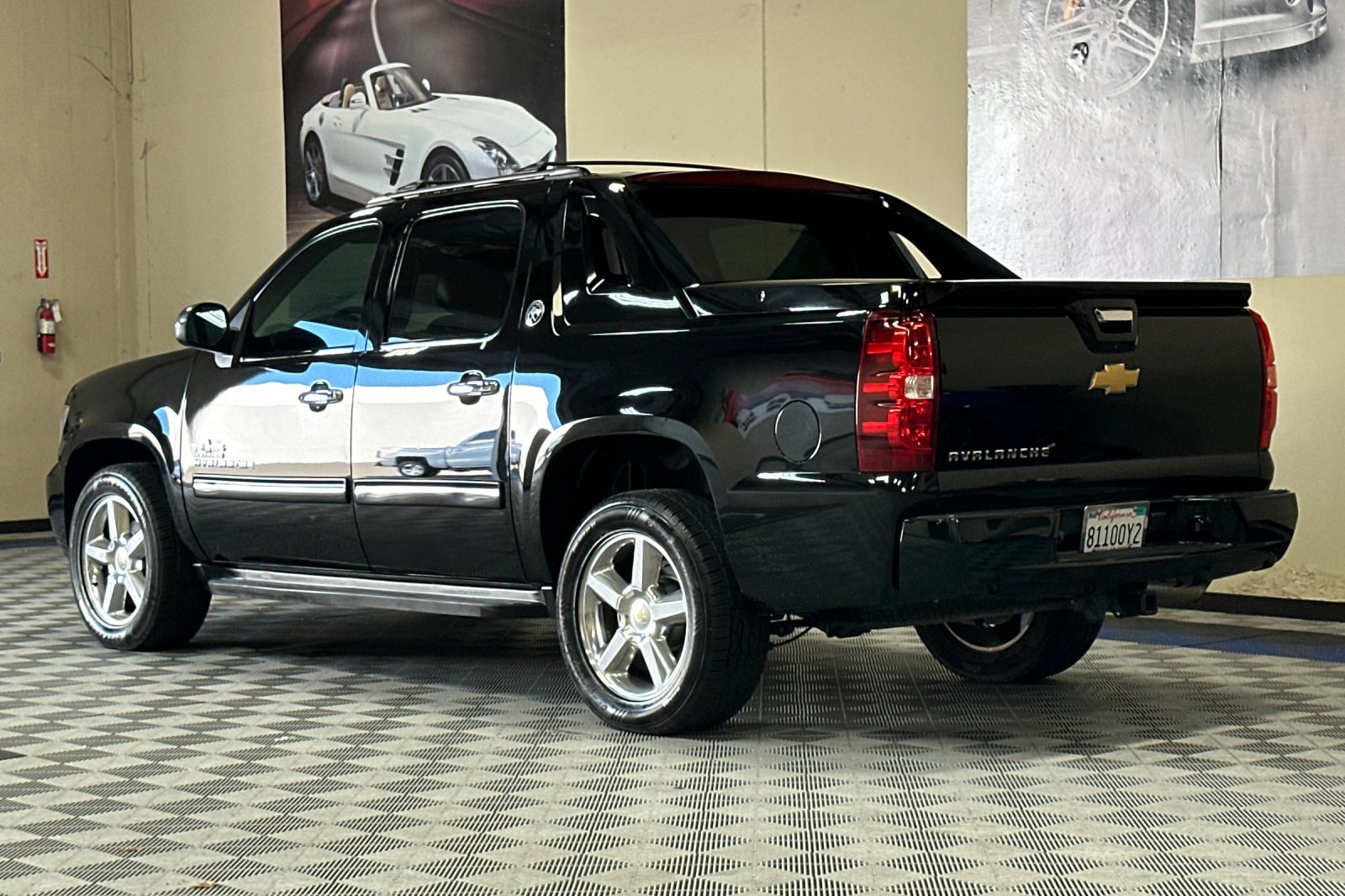 Used 2013 Chevrolet Avalanche LT w/ Texas Edition RWD image 6