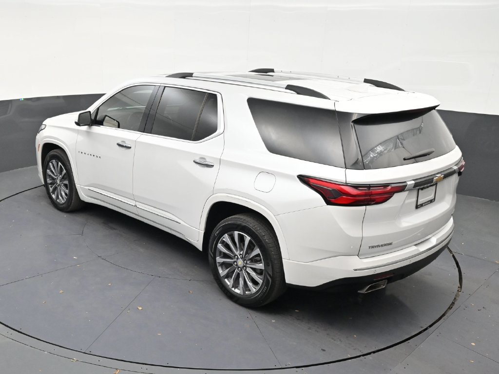 Used 2022 Chevrolet Traverse Premier FWD image 14