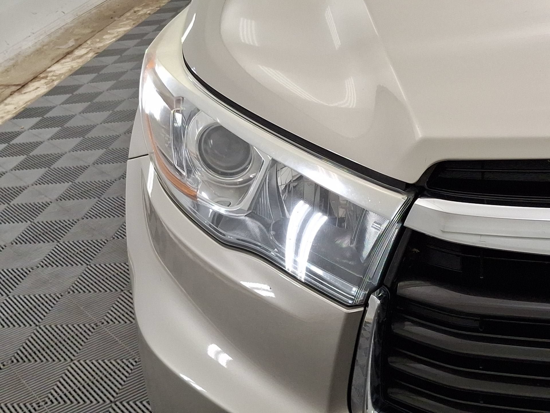 Used 2015 Toyota Highlander Limited AWD/4WD image 28
