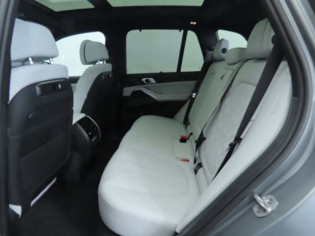 New 2026 BMW X5 xDrive40i w/ Executive Package image 22