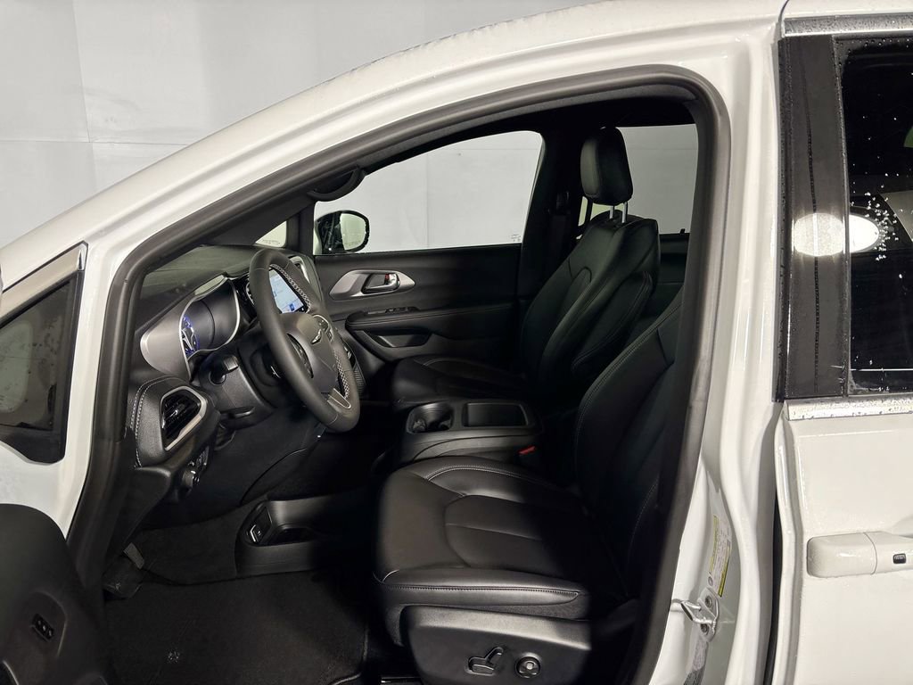 New 2026 Chrysler Pacifica Select image 11
